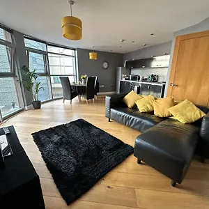 Fantastic And Modern Centre Flat With Free Parking! Cardiff